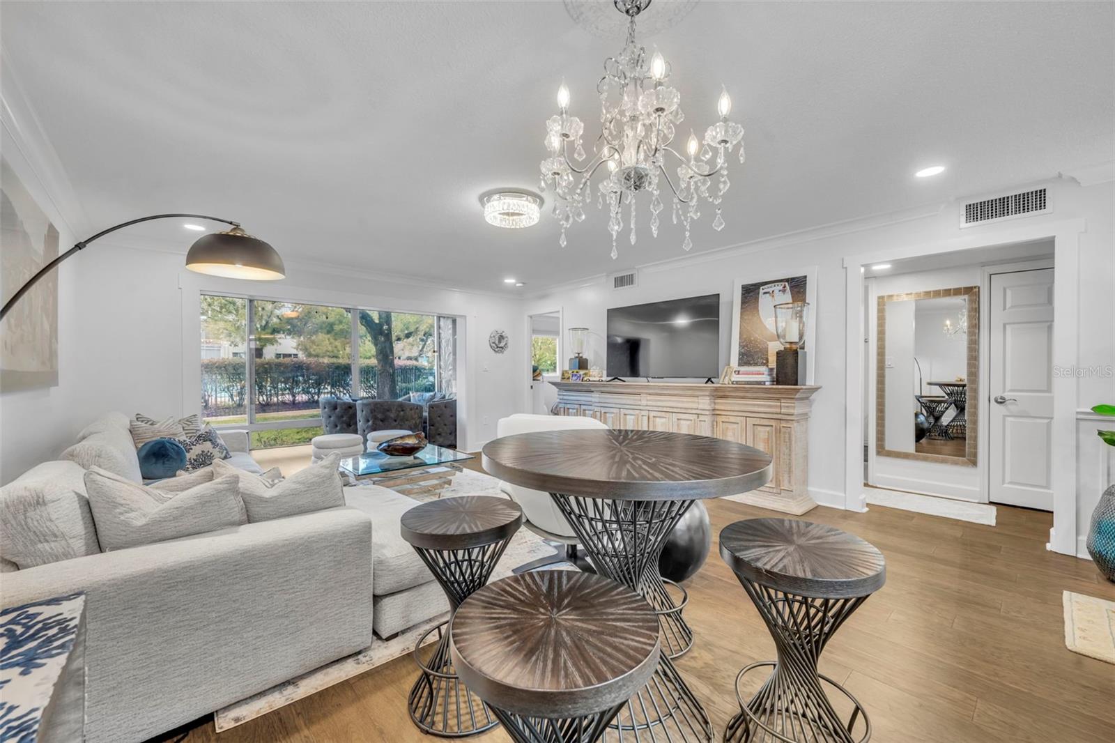 Image 14 of 31 For 700 Melrose Avenue M4