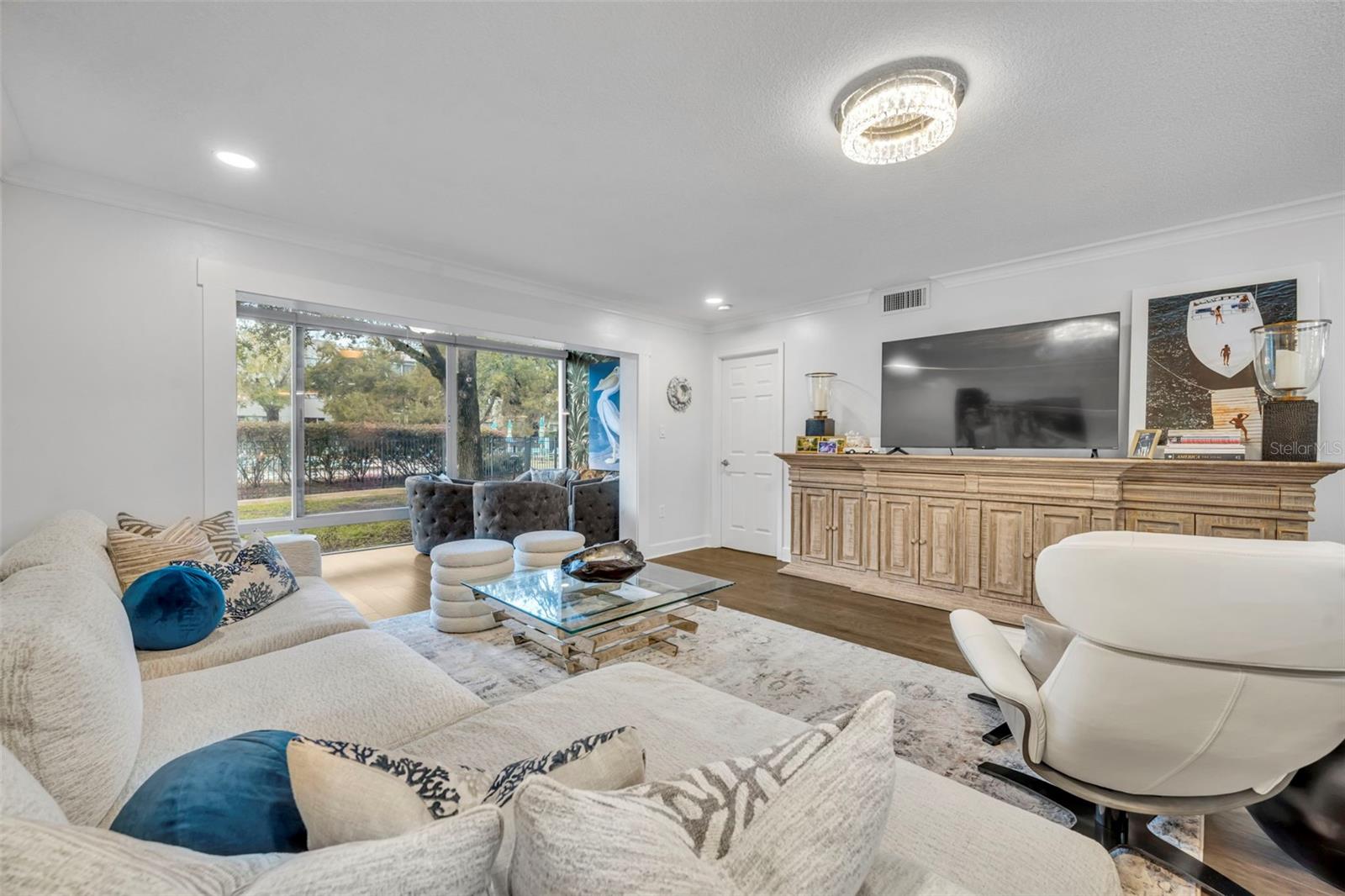 Image 16 of 31 For 700 Melrose Avenue M4