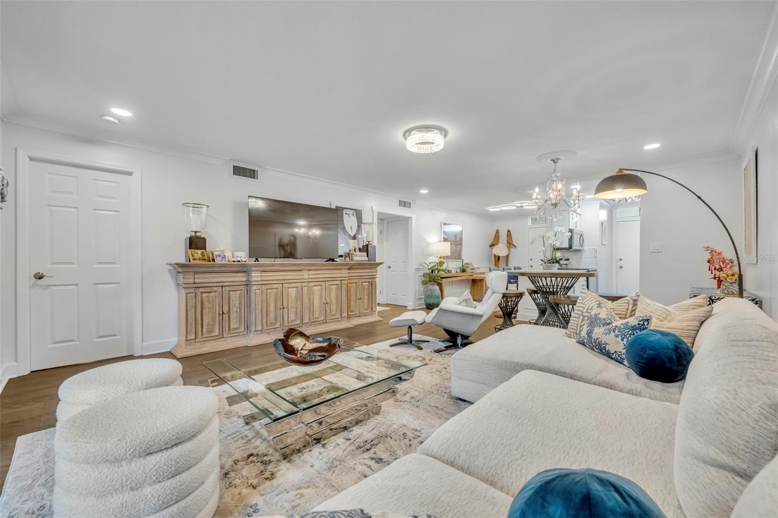 Image 19 of 31 For 700 Melrose Avenue M4