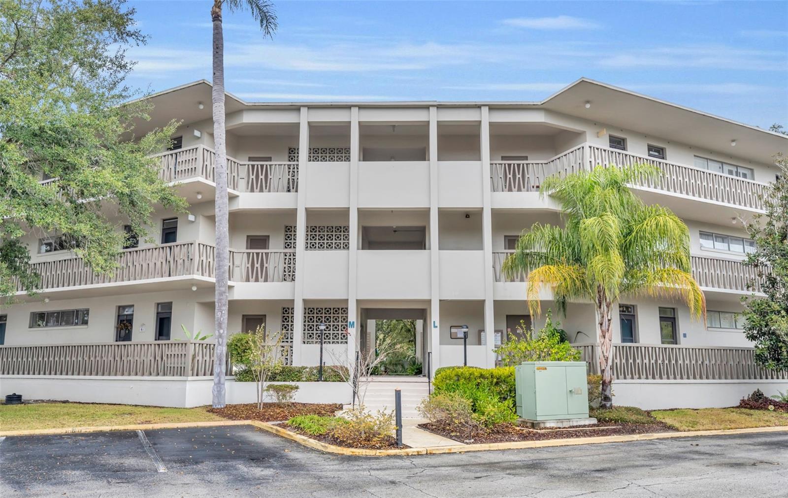 Image 2 of 31 For 700 Melrose Avenue M4