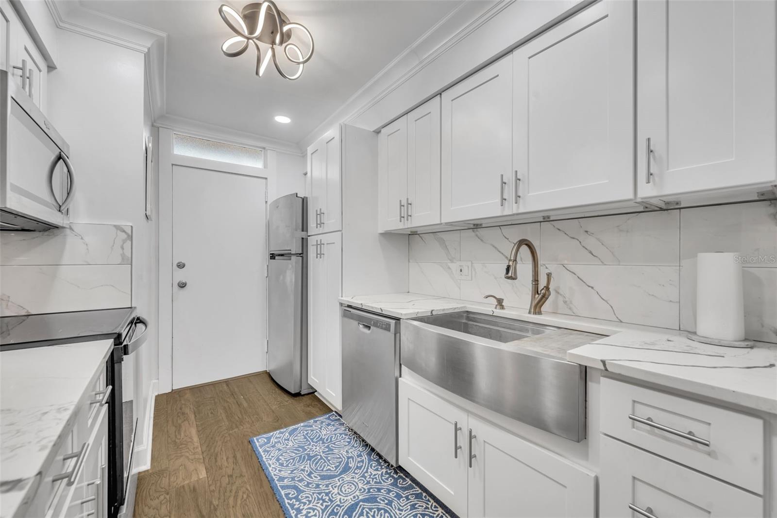 Image 9 of 31 For 700 Melrose Avenue M4