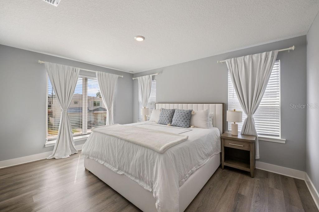 Image 19 of 31 For 21 Steele Street