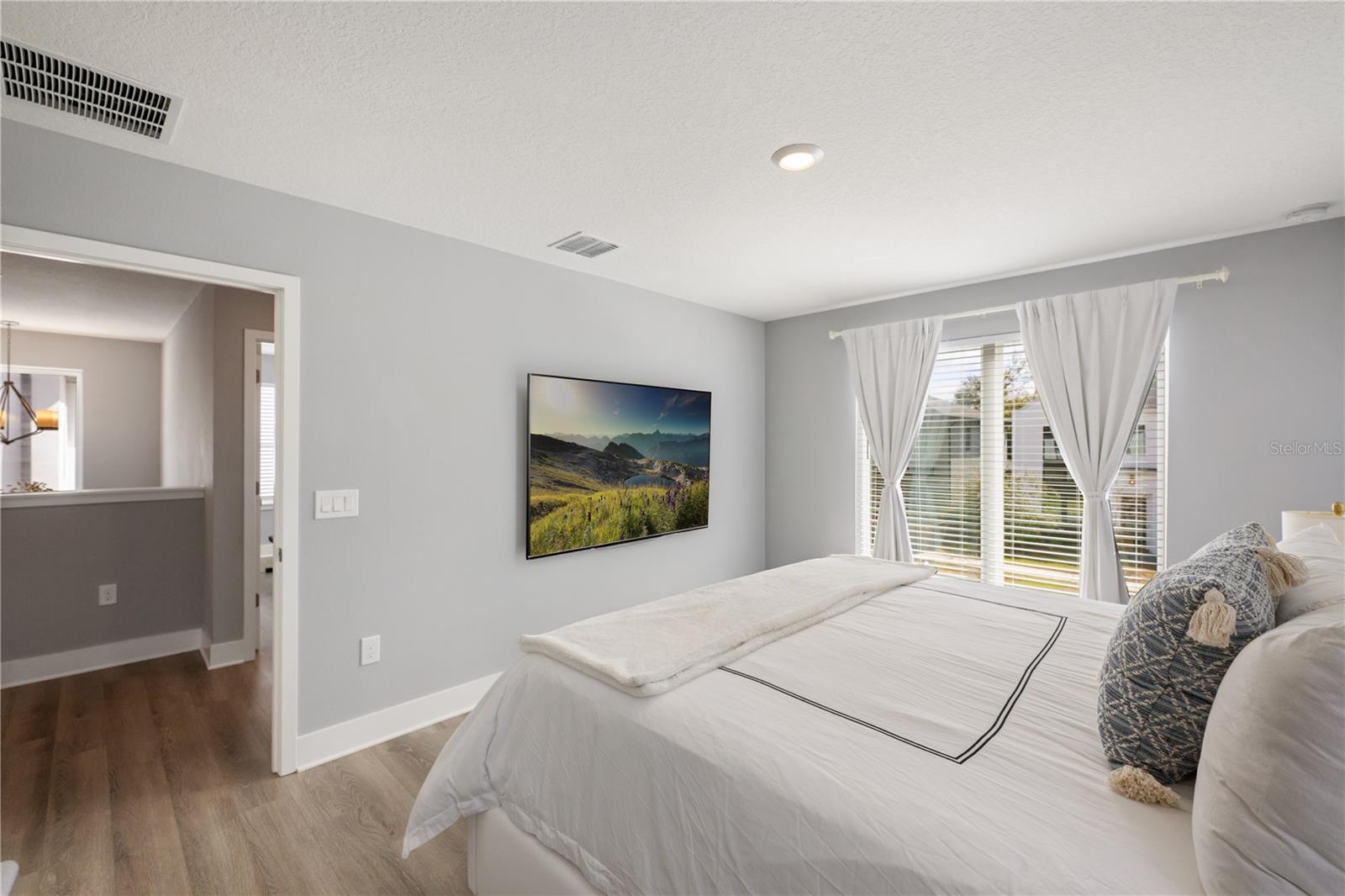 Image 20 of 31 For 21 Steele Street