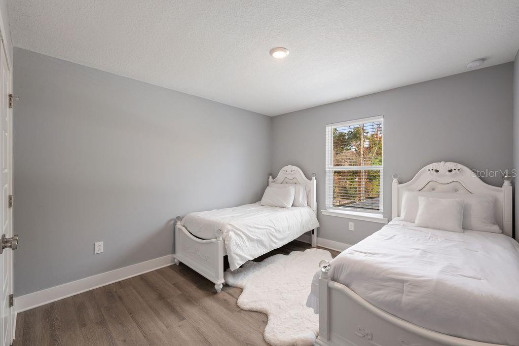 Image 24 of 31 For 21 Steele Street