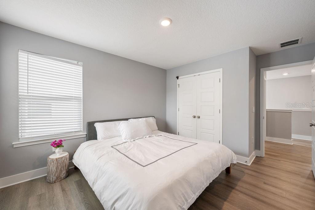 Image 27 of 31 For 21 Steele Street