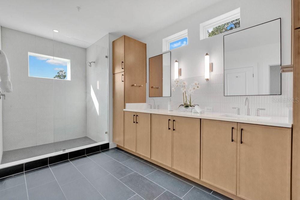 Image 14 of 17 For 1010 Robinson