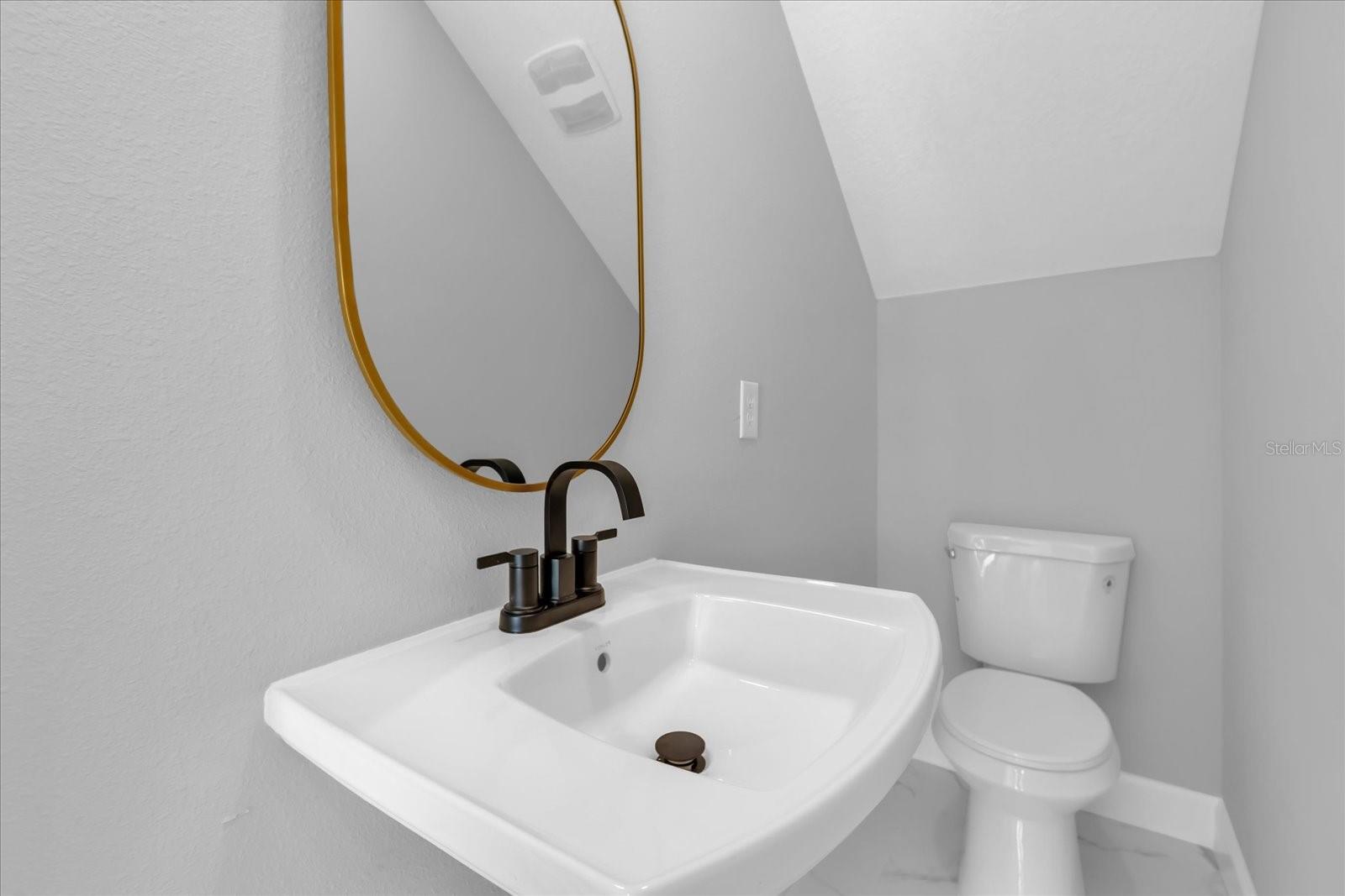 Image 21 of 29 For 2404 Center Street