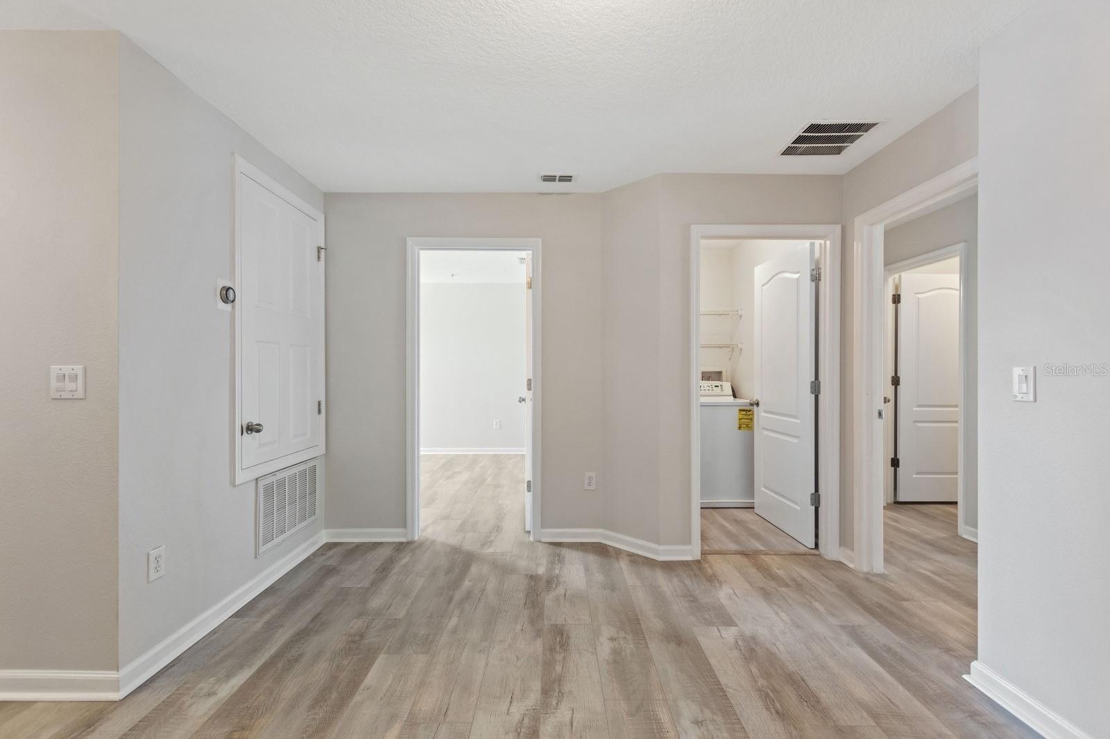 Image 16 of 42 For 1220 Priory Circle