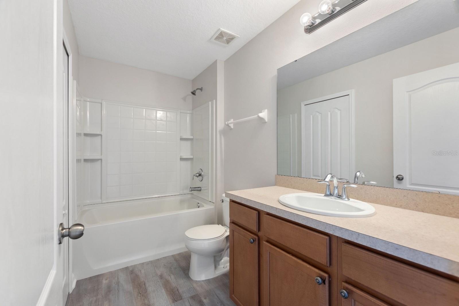 Image 18 of 42 For 1220 Priory Circle