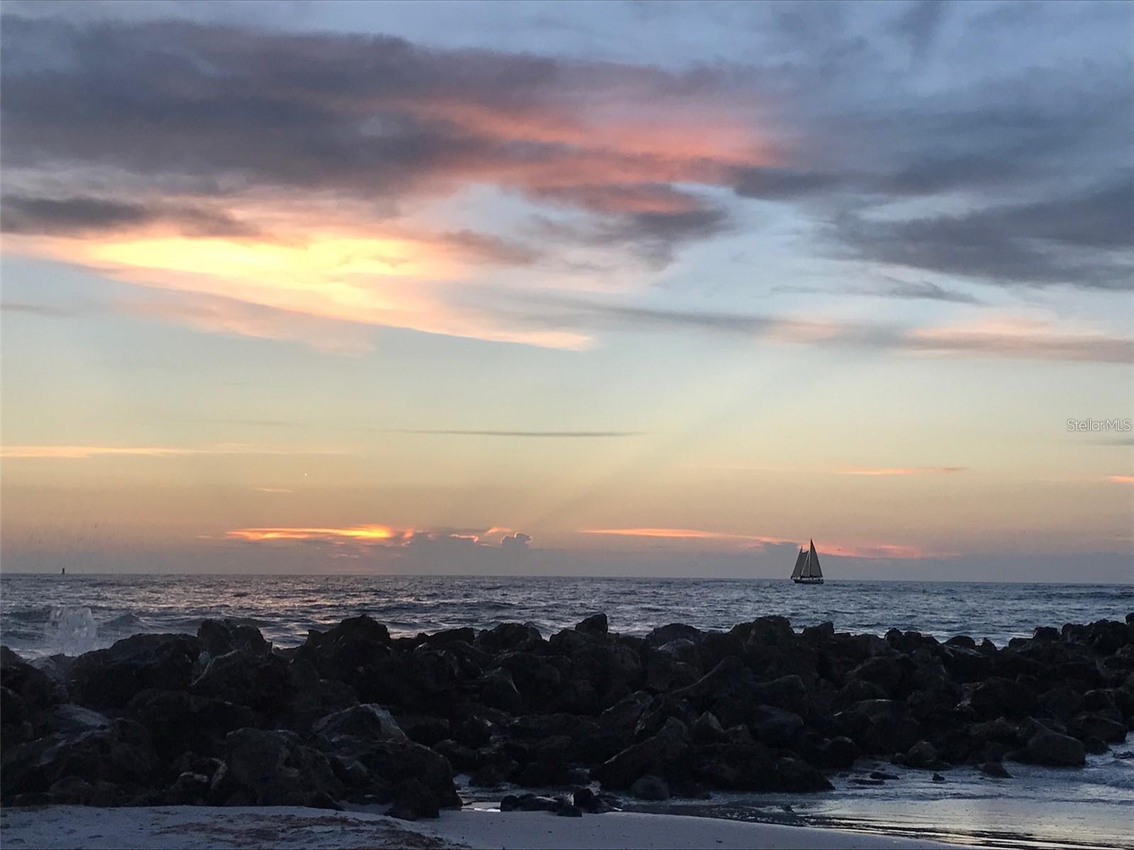 Image 43 of 48 For 1000 Cove Cay Drive 5e