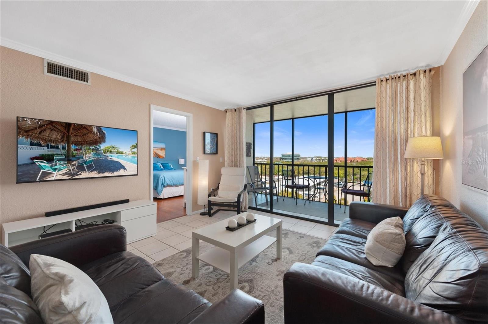 Image 6 of 48 For 1000 Cove Cay Drive 5e