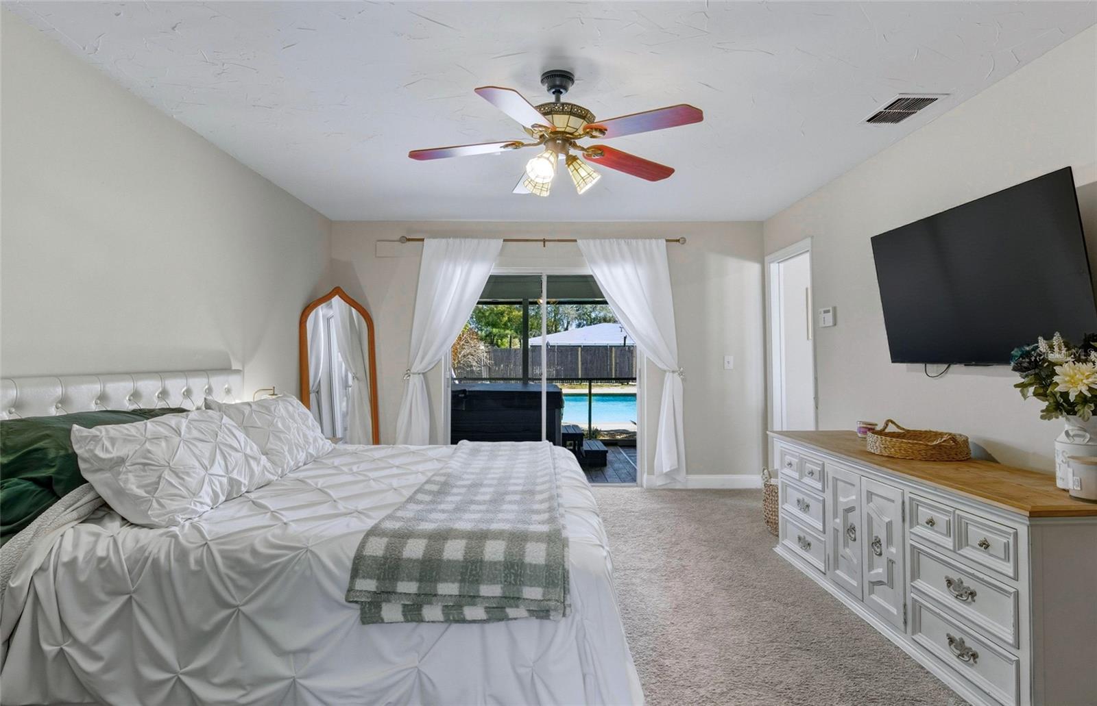 Image 19 of 49 For 213 Doverwood Road