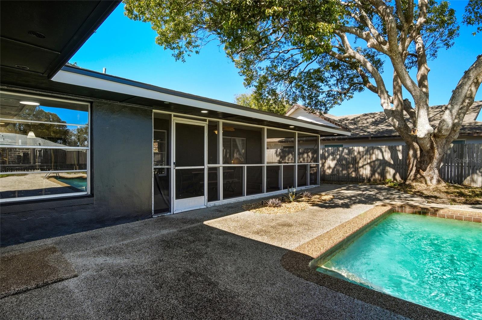 Image 33 of 49 For 213 Doverwood Road