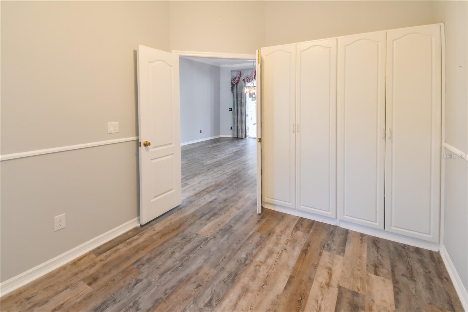 Listing photo id 17 for 112 Olympus Drive