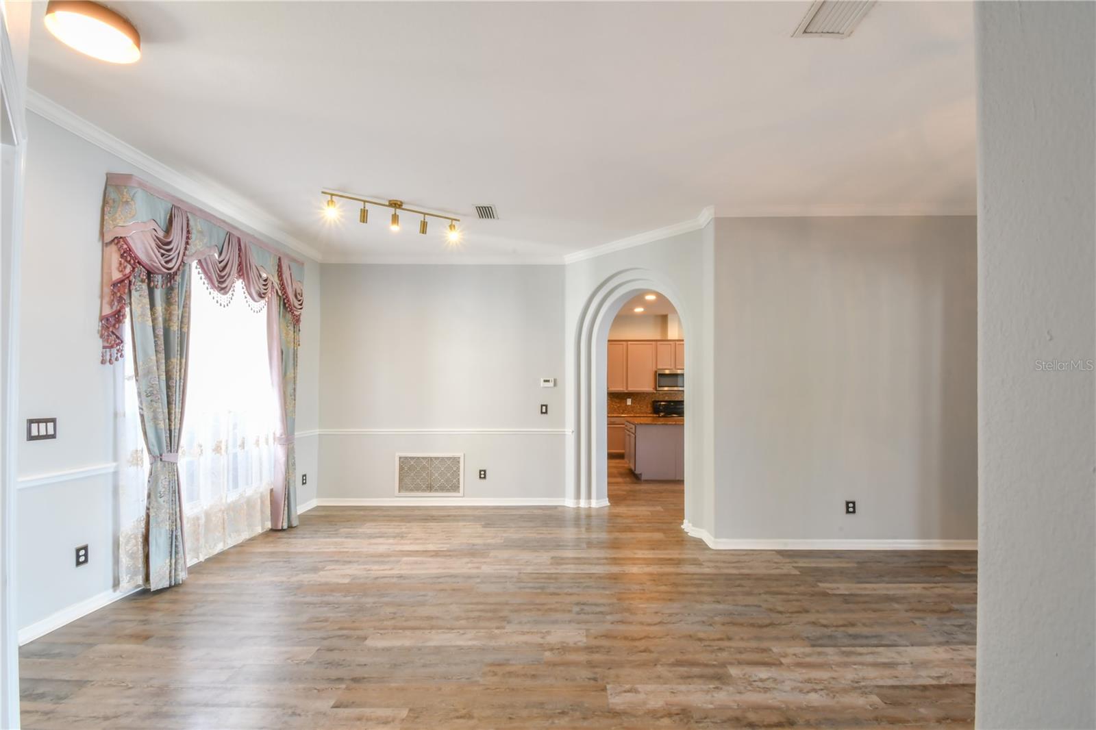 Listing photo id 19 for 112 Olympus Drive