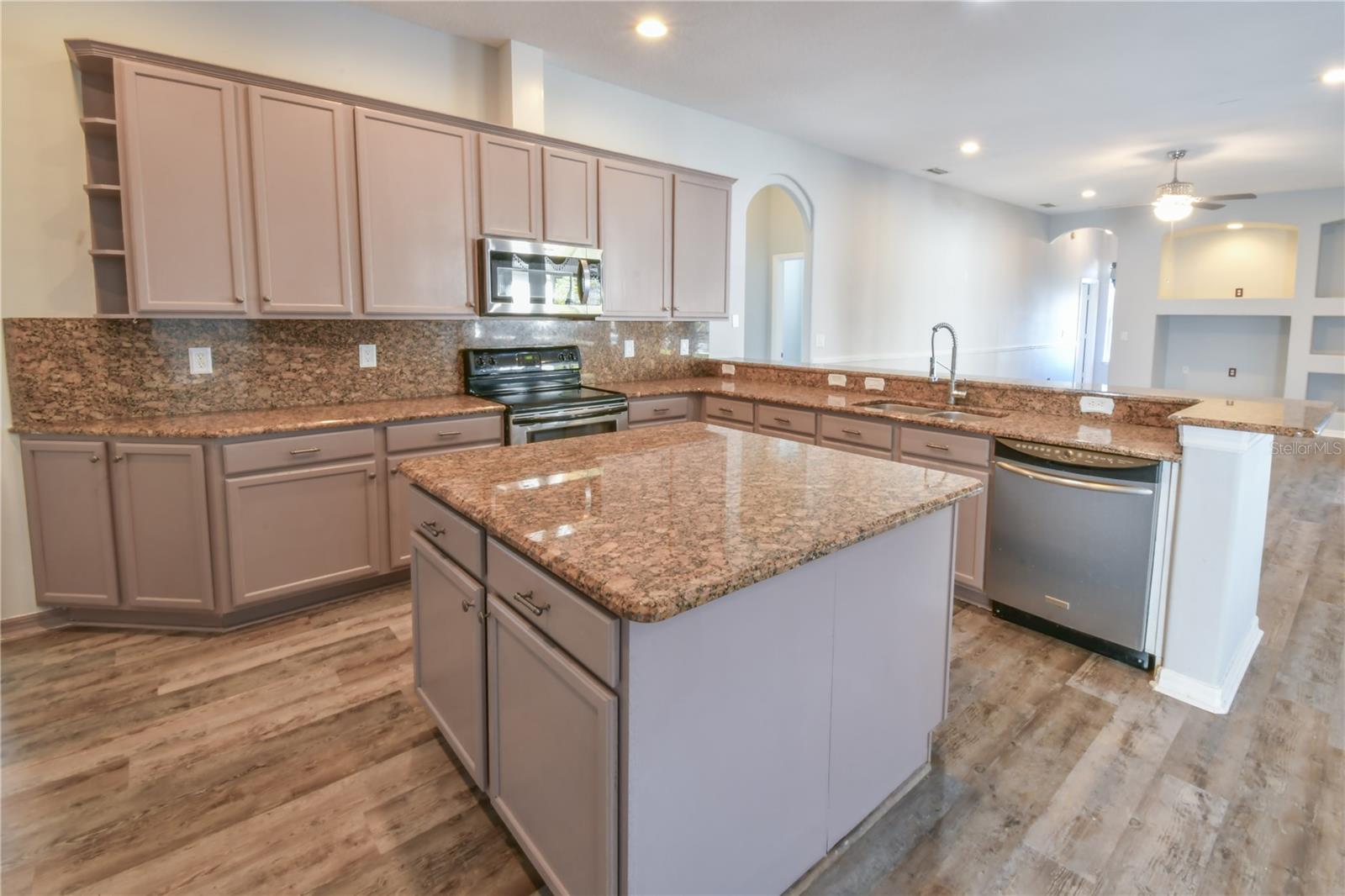 Listing photo id 24 for 112 Olympus Drive