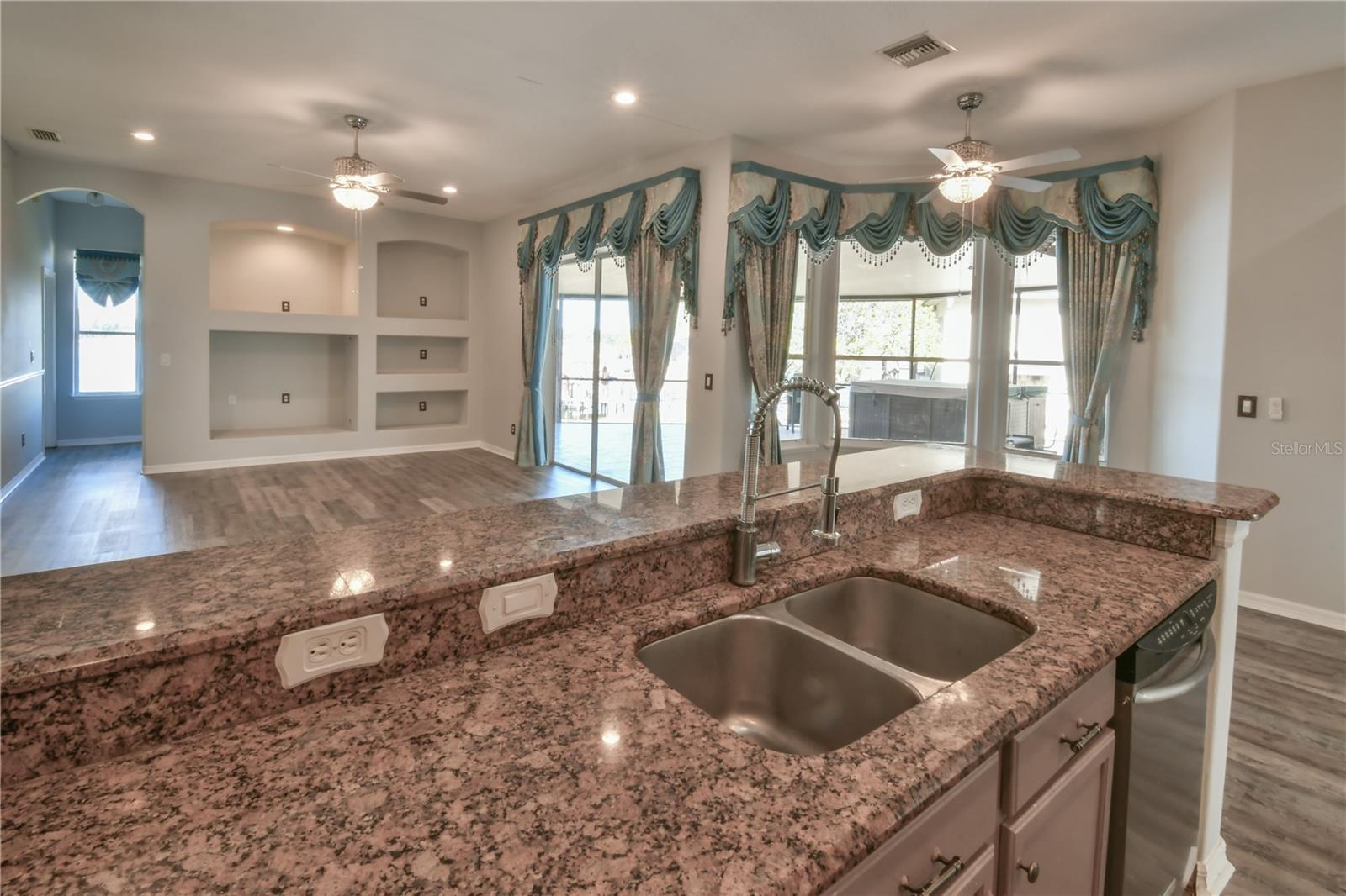 Listing photo id 25 for 112 Olympus Drive