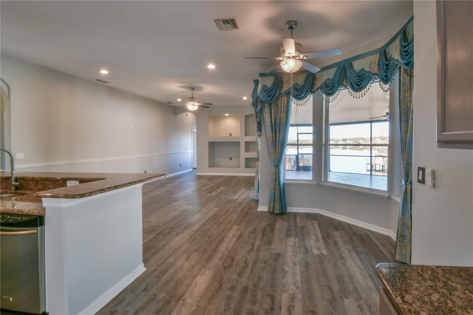 Listing photo id 28 for 112 Olympus Drive