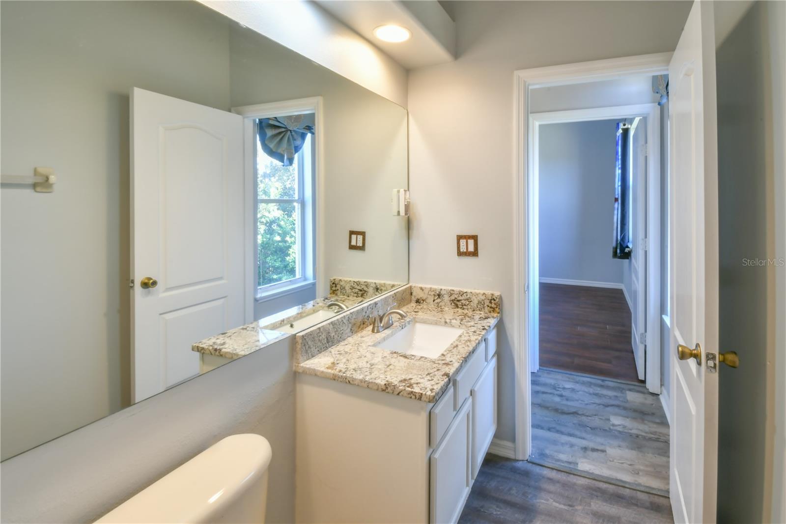 Listing photo id 41 for 112 Olympus Drive