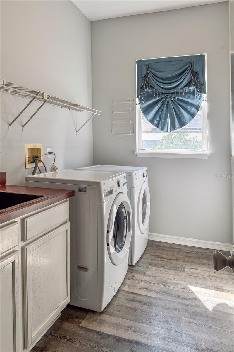 Listing photo id 45 for 112 Olympus Drive