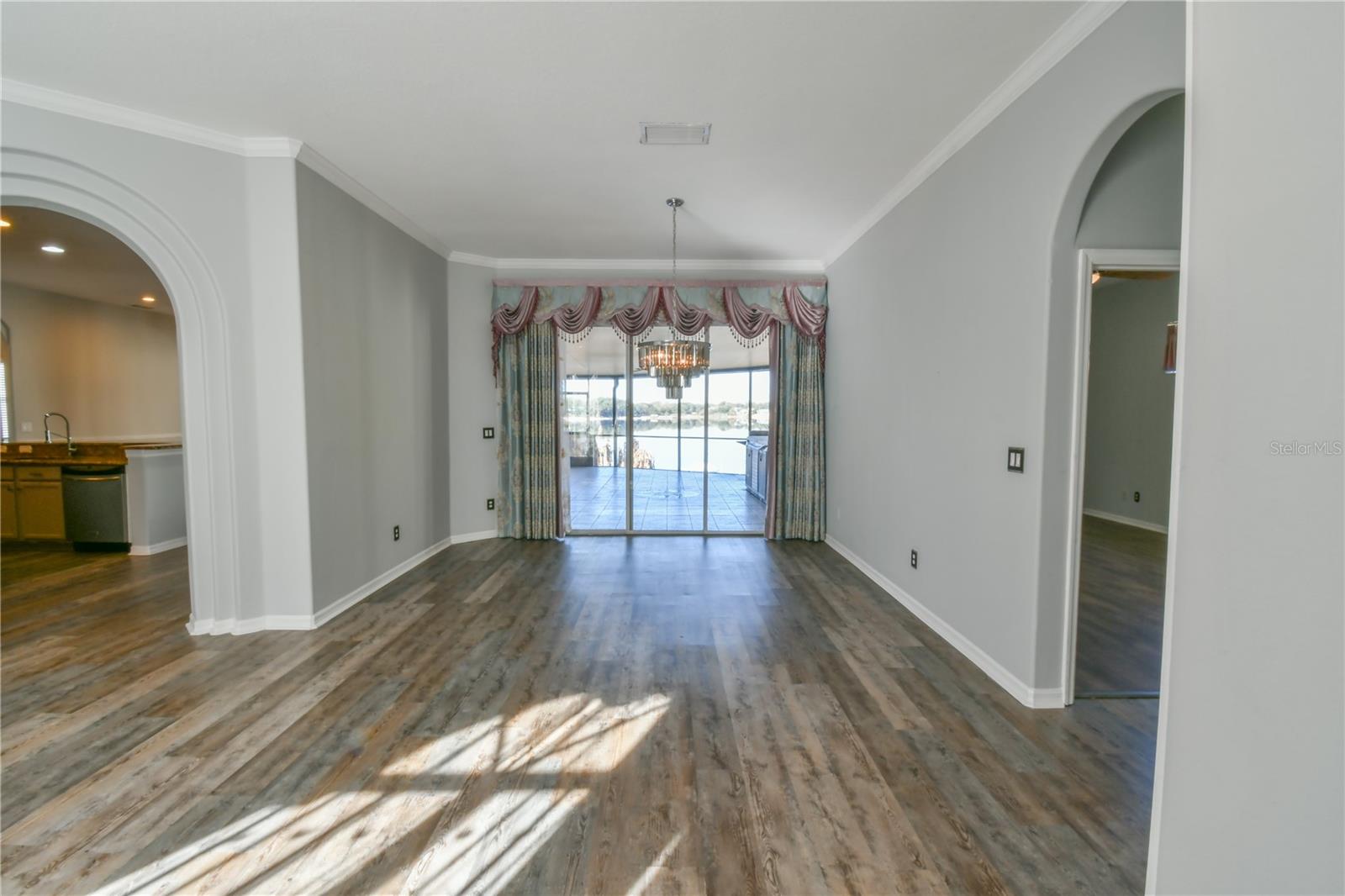 Listing photo id 5 for 112 Olympus Drive