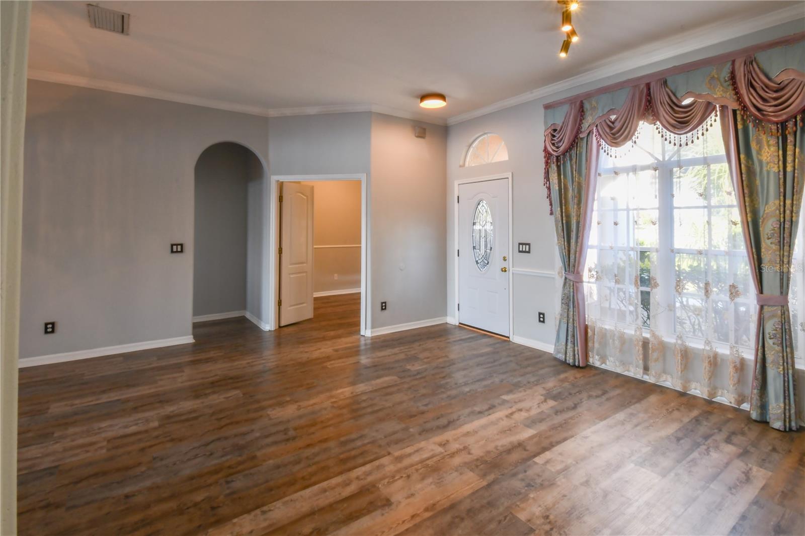 Listing photo id 7 for 112 Olympus Drive