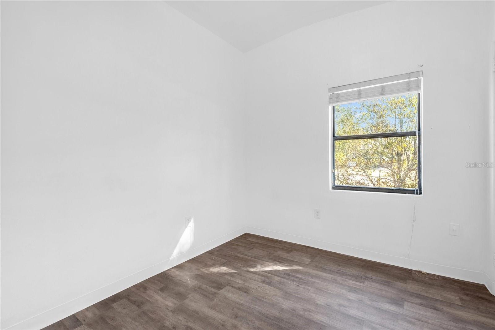 Image 11 of 30 For 920 Hacienda Court