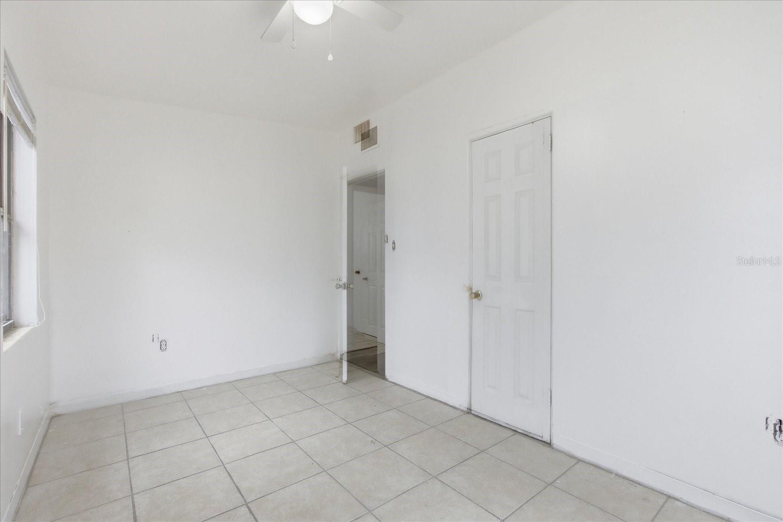 Image 15 of 30 For 920 Hacienda Court