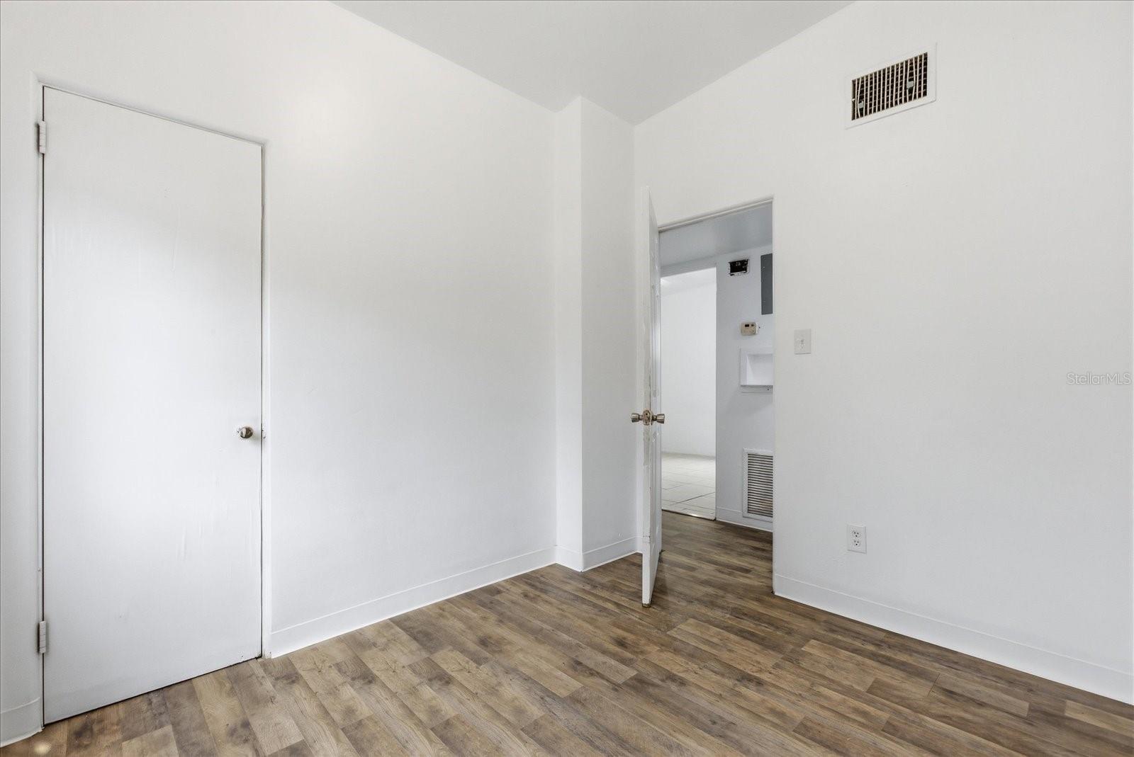 Image 18 of 30 For 920 Hacienda Court