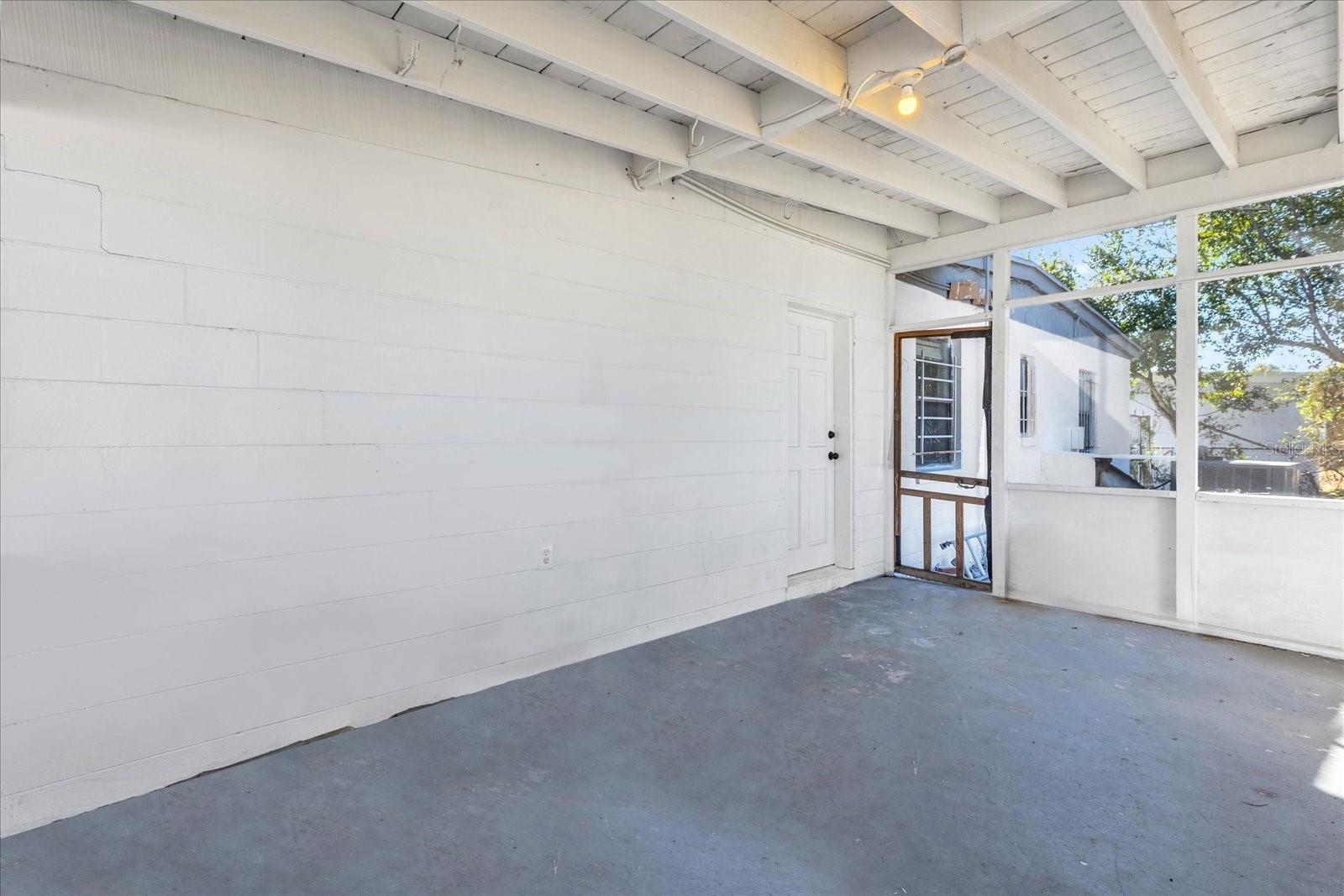 Image 21 of 30 For 920 Hacienda Court