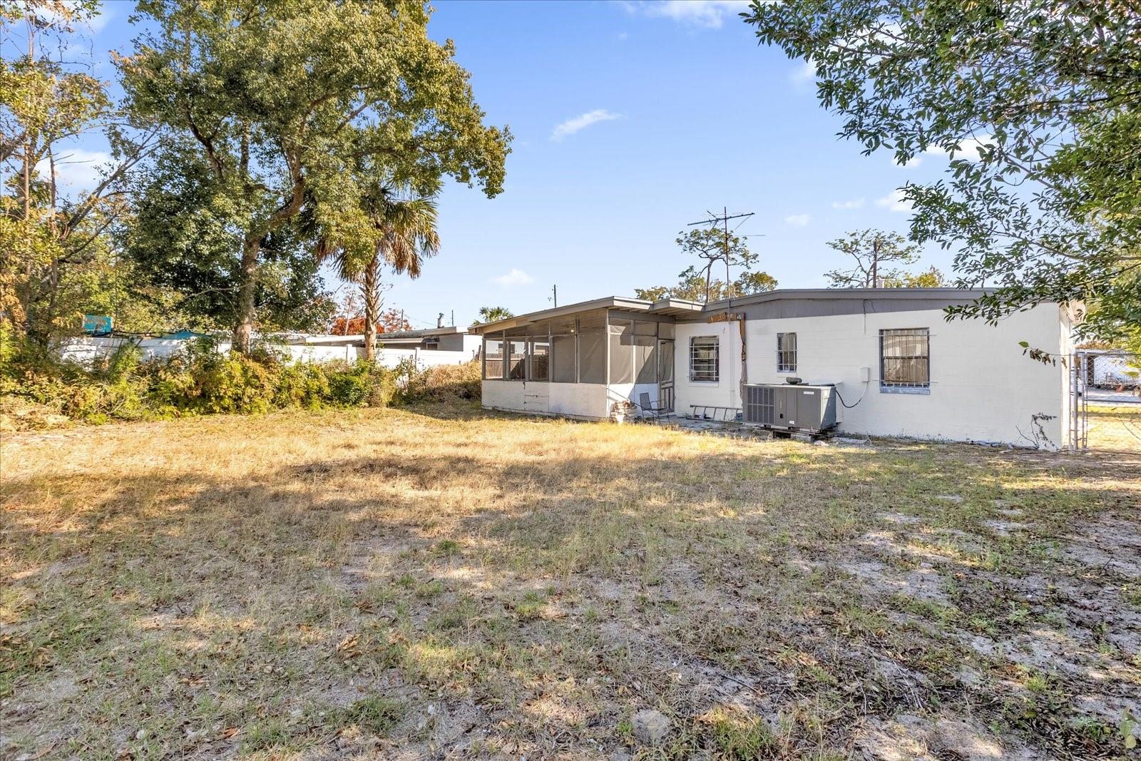 Image 23 of 30 For 920 Hacienda Court