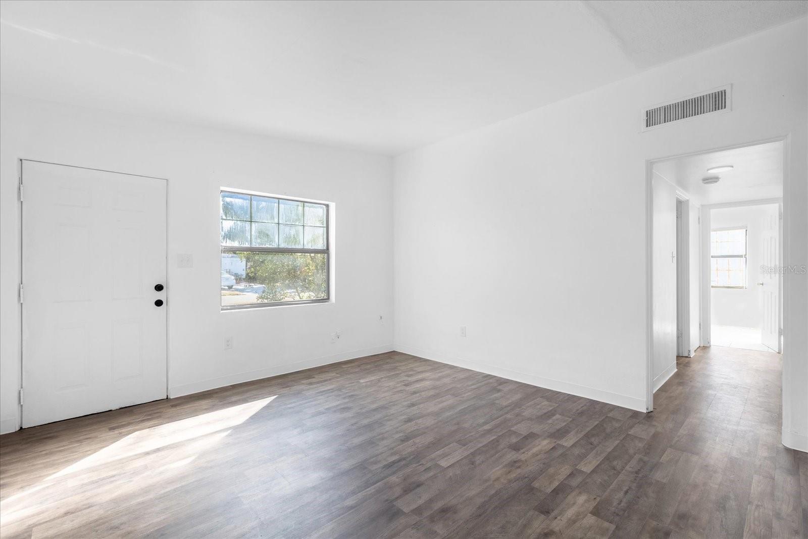 Image 3 of 30 For 920 Hacienda Court