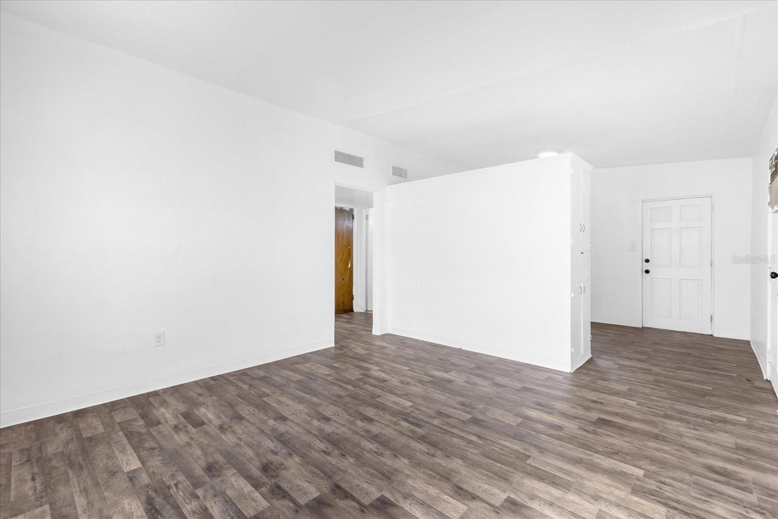 Image 5 of 30 For 920 Hacienda Court