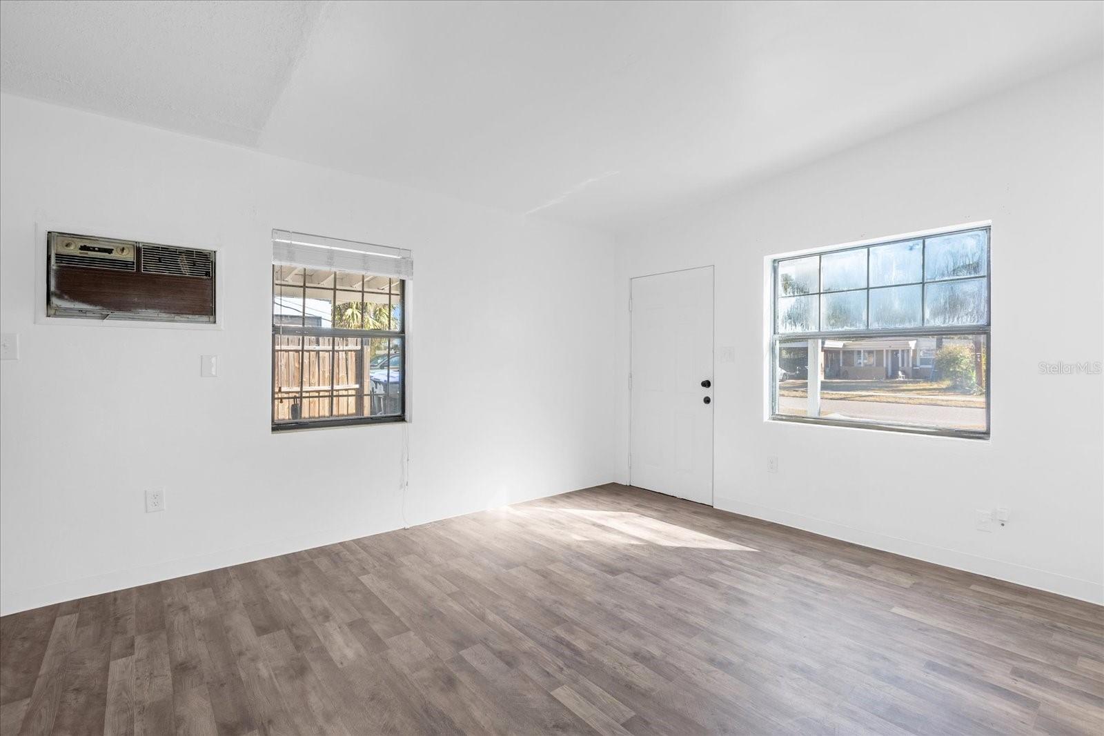 Image 6 of 30 For 920 Hacienda Court