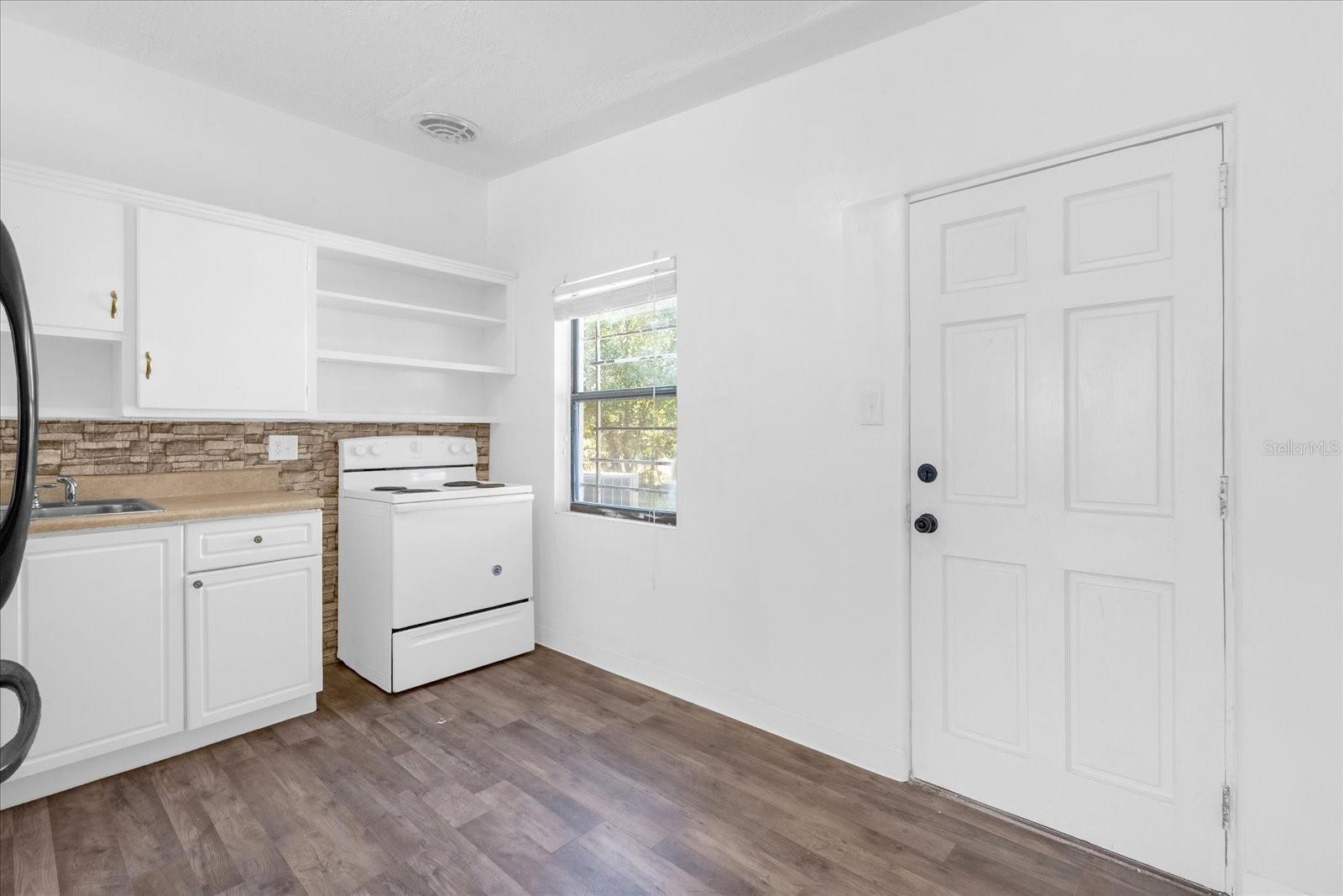 Image 7 of 30 For 920 Hacienda Court