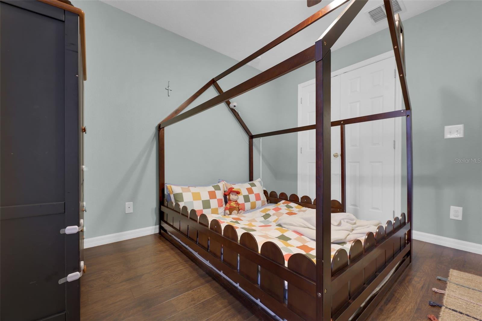 Image 20 of 29 For 1033 Twisted Branch Lane