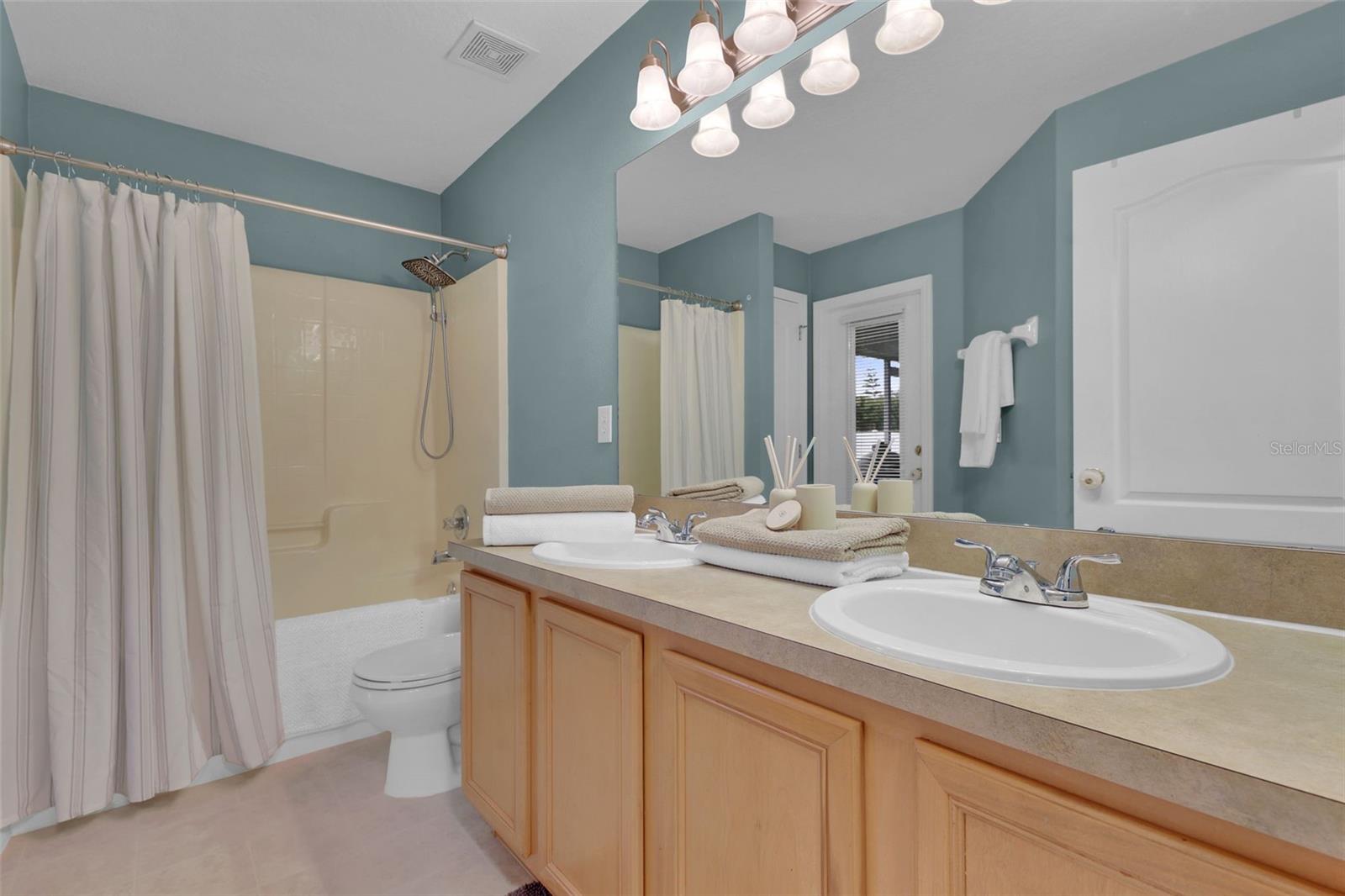 Image 21 of 29 For 1033 Twisted Branch Lane