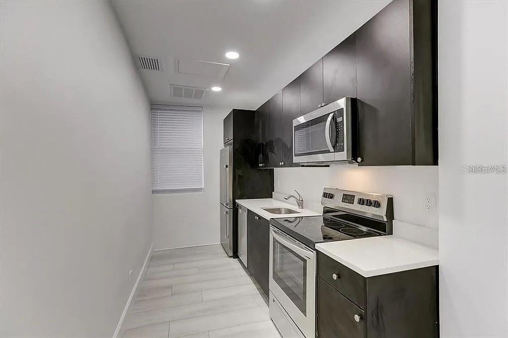 Image 13 of 41 For 1862 6th Street