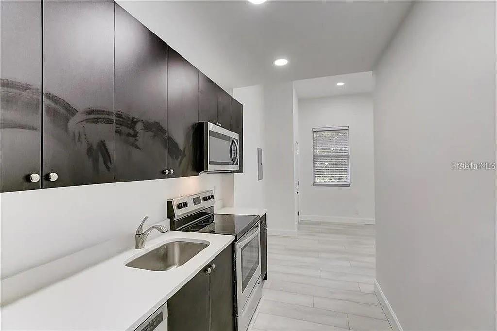 Image 22 of 41 For 1862 6th Street