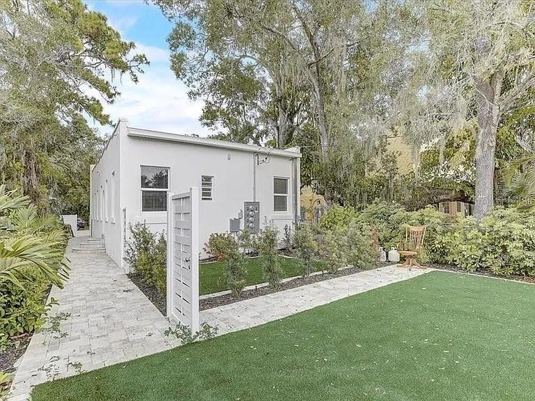 Image 24 of 41 For 1862 6th Street