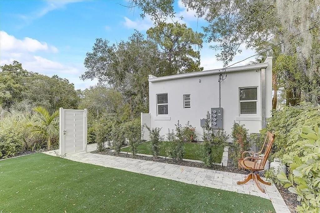 Image 25 of 41 For 1862 6th Street