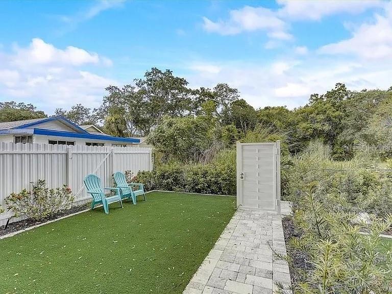 Image 26 of 41 For 1862 6th Street