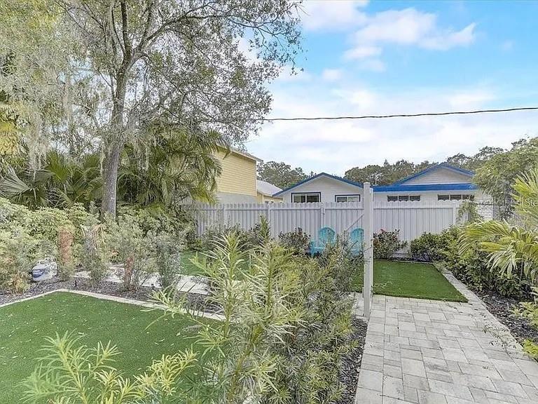 Image 27 of 41 For 1862 6th Street