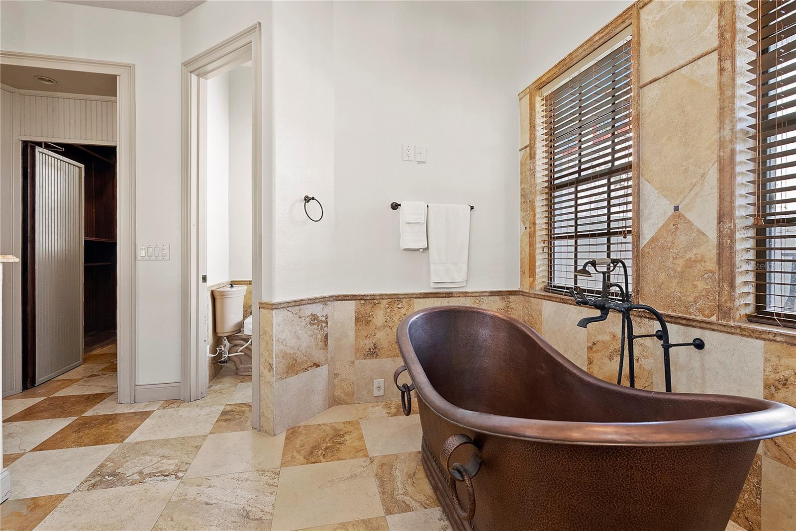 Image 14 of 46 For 2313 Roat Drive