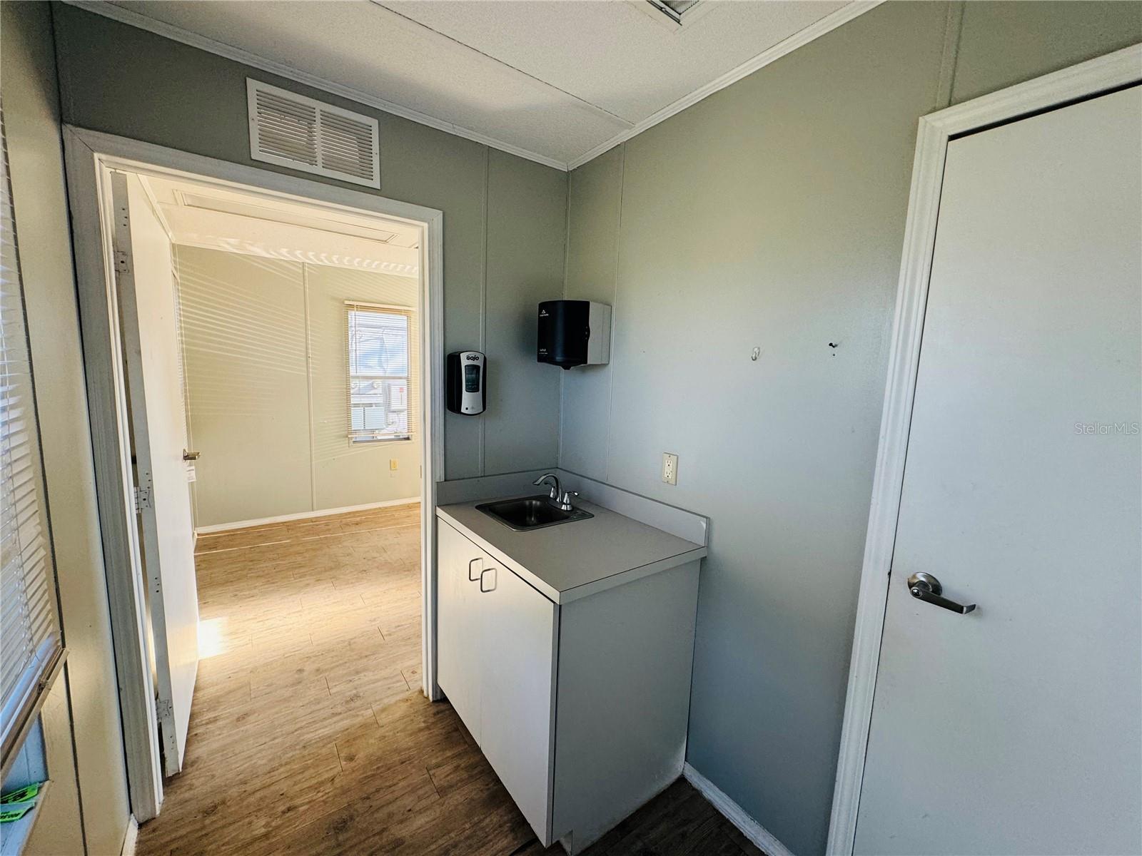 Image 12 of 16 For 8390 S Us Hwy 17-92 Highway