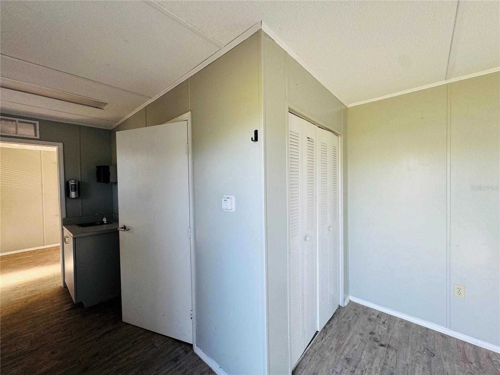 Image 8 of 16 For 8390 S Us Hwy 17-92 Highway