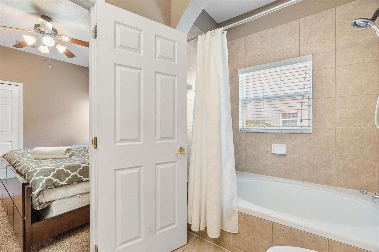 Image 25 of 41 For 8019 Acadia Estates Court