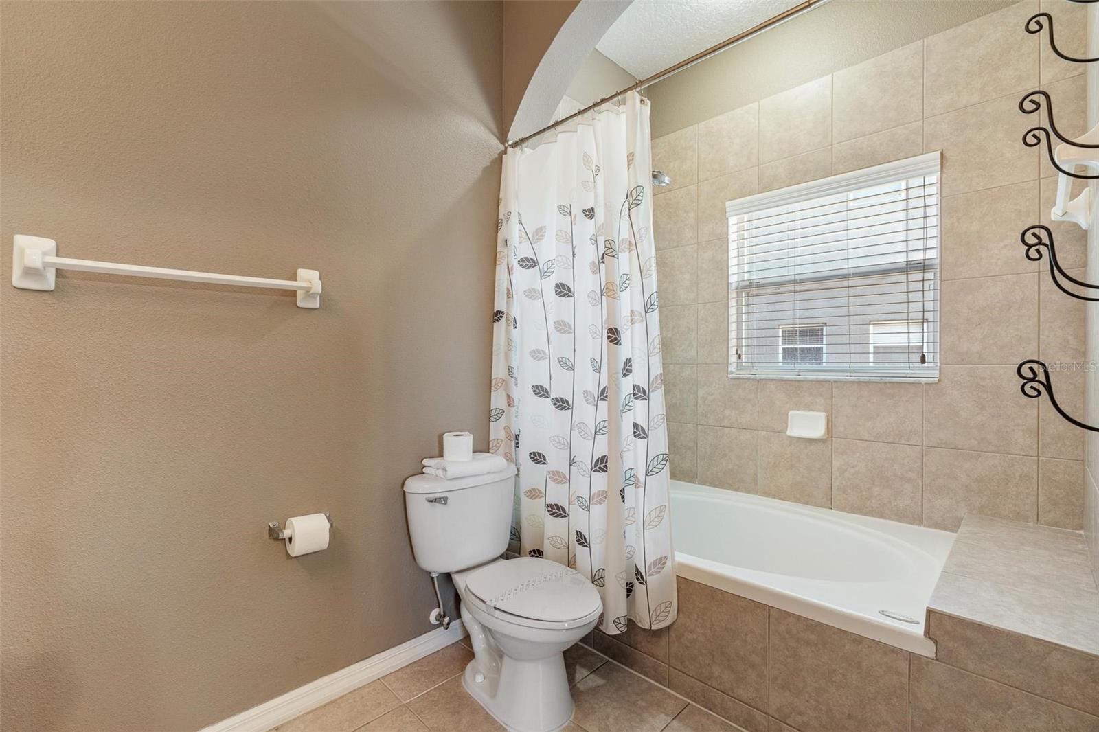 Image 33 of 41 For 8019 Acadia Estates Court