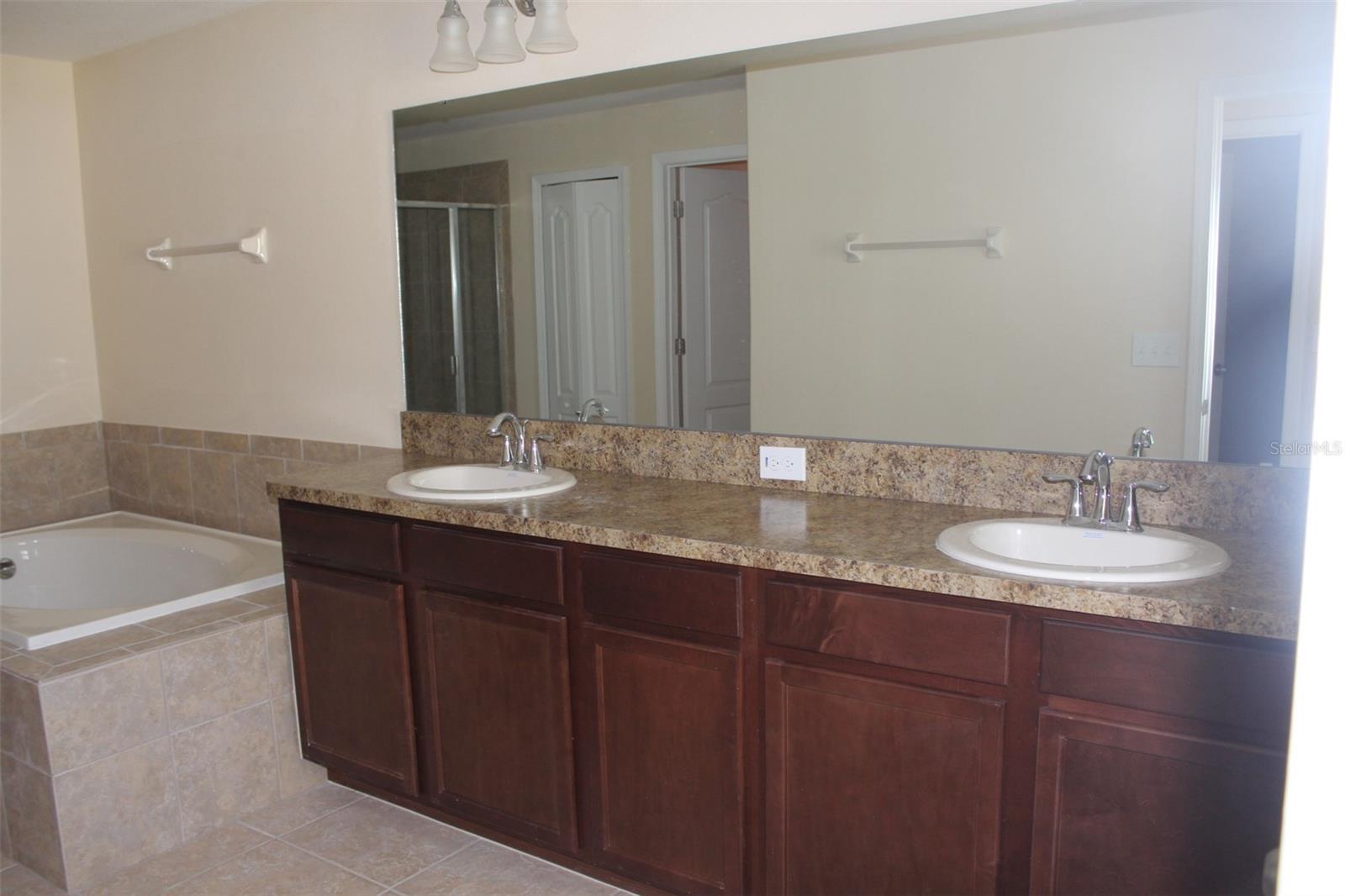 Image 7 of 14 For 3005 Salford Street