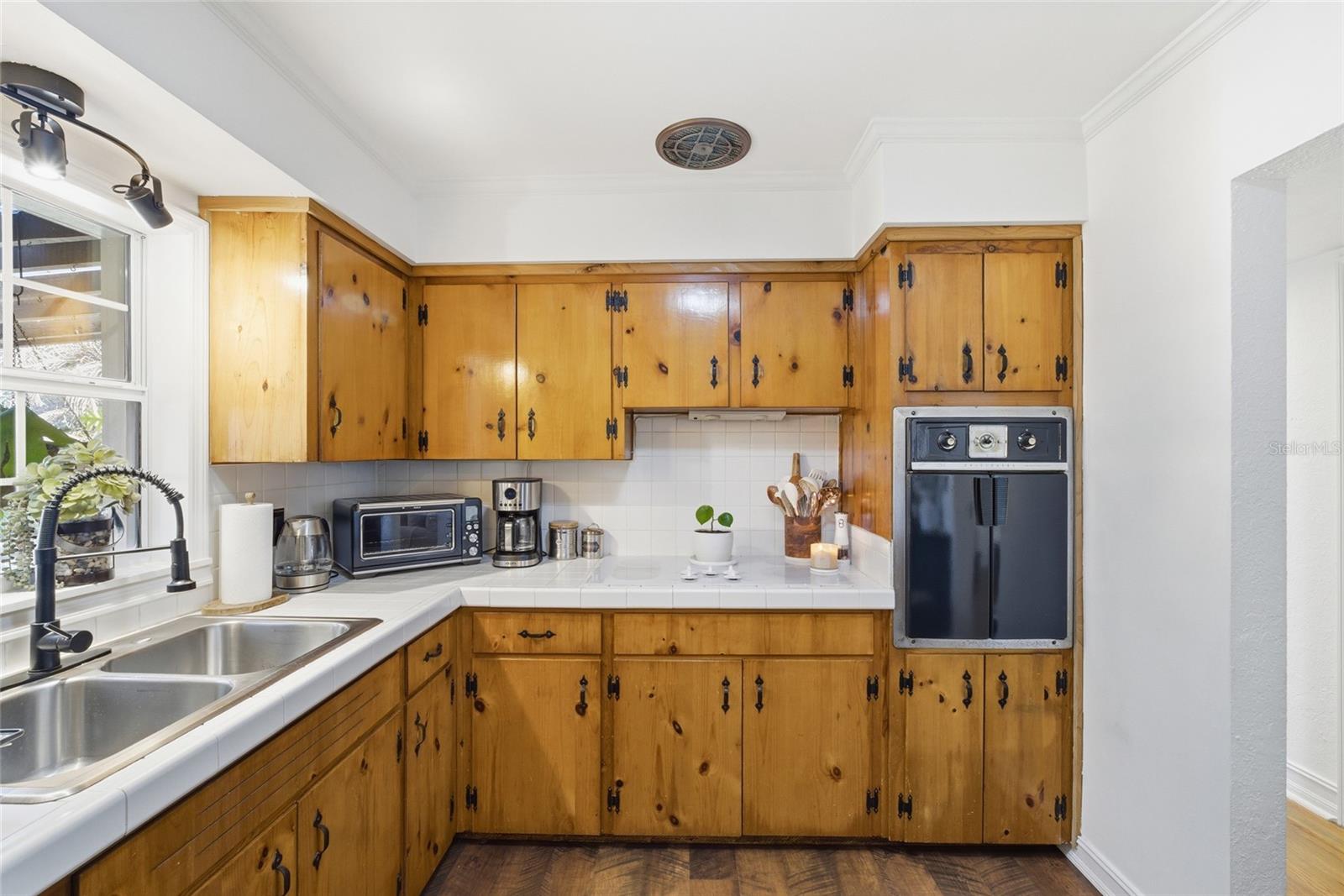 Image 10 of 68 For 1927 Eland Avenue